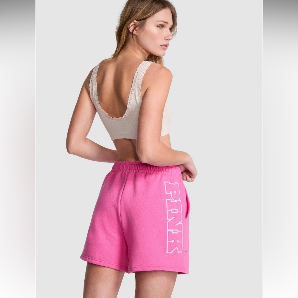 ✨VS Pink campus fleece classic shorts sz M NWT - Picture 3 of 9
